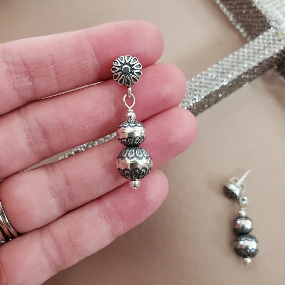 American West Sterling Silver Native Pearl Earrings - Picture 6 of 10